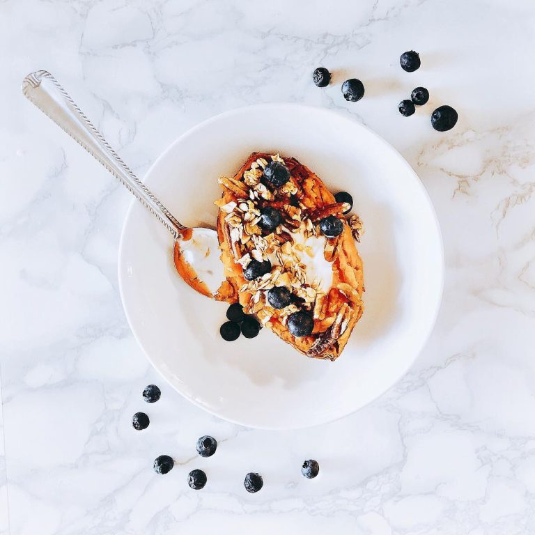 You’ll want to devour this loaded stuffed sweet potato for breakfast!